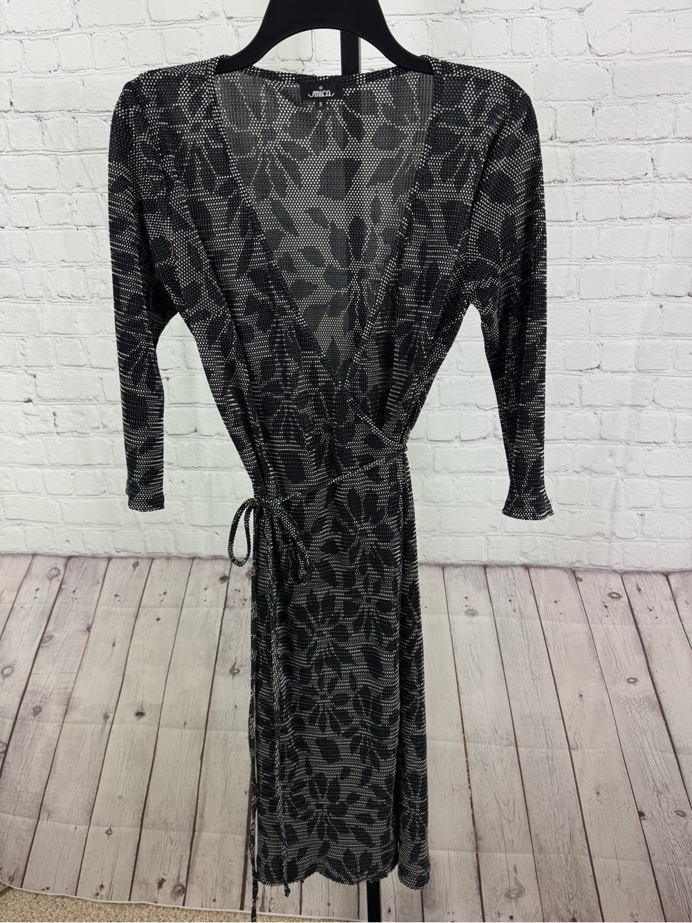 Mica Black White Abstract Floral Print Long Sleeve True Wrap Midi Dress Size S